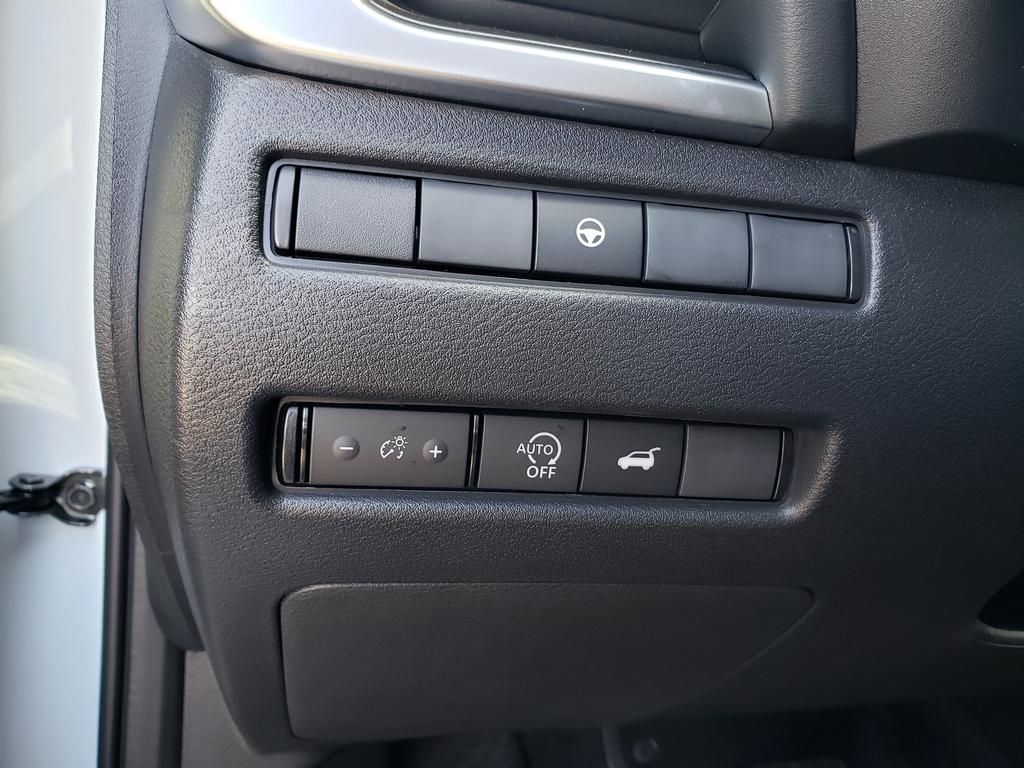 2026 Nissan Rogue SV photo 9