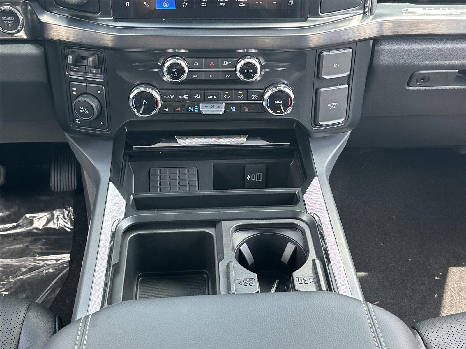 2025 Ford F-250 Lariat photo 4