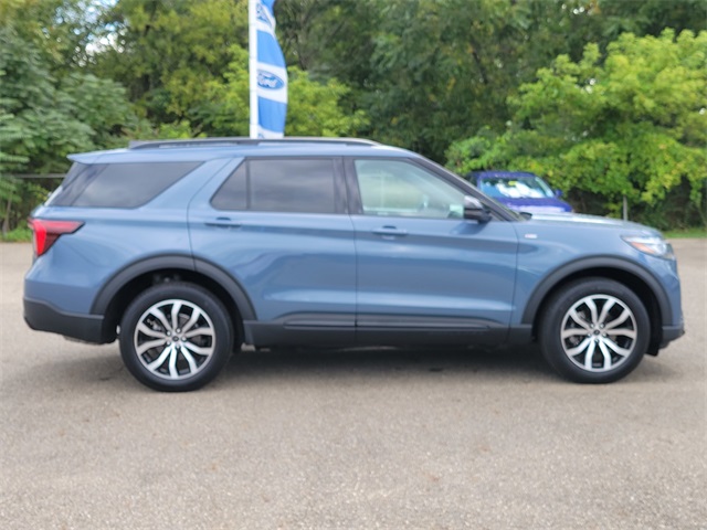 2025 Ford Explorer ST-Line photo 2