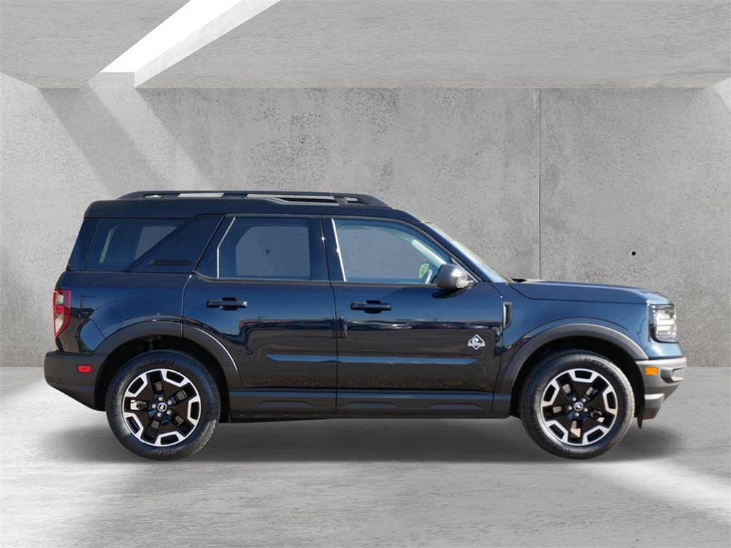 2022 Ford Bronco Sport Outer Banks photo 2