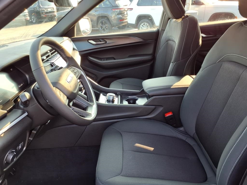 2025 Jeep Grand Cherokee Laredo Altitude photo 8