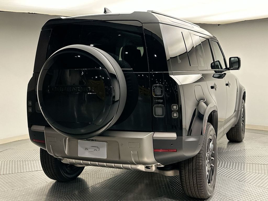 2026 Land Rover Defender 110 photo 3