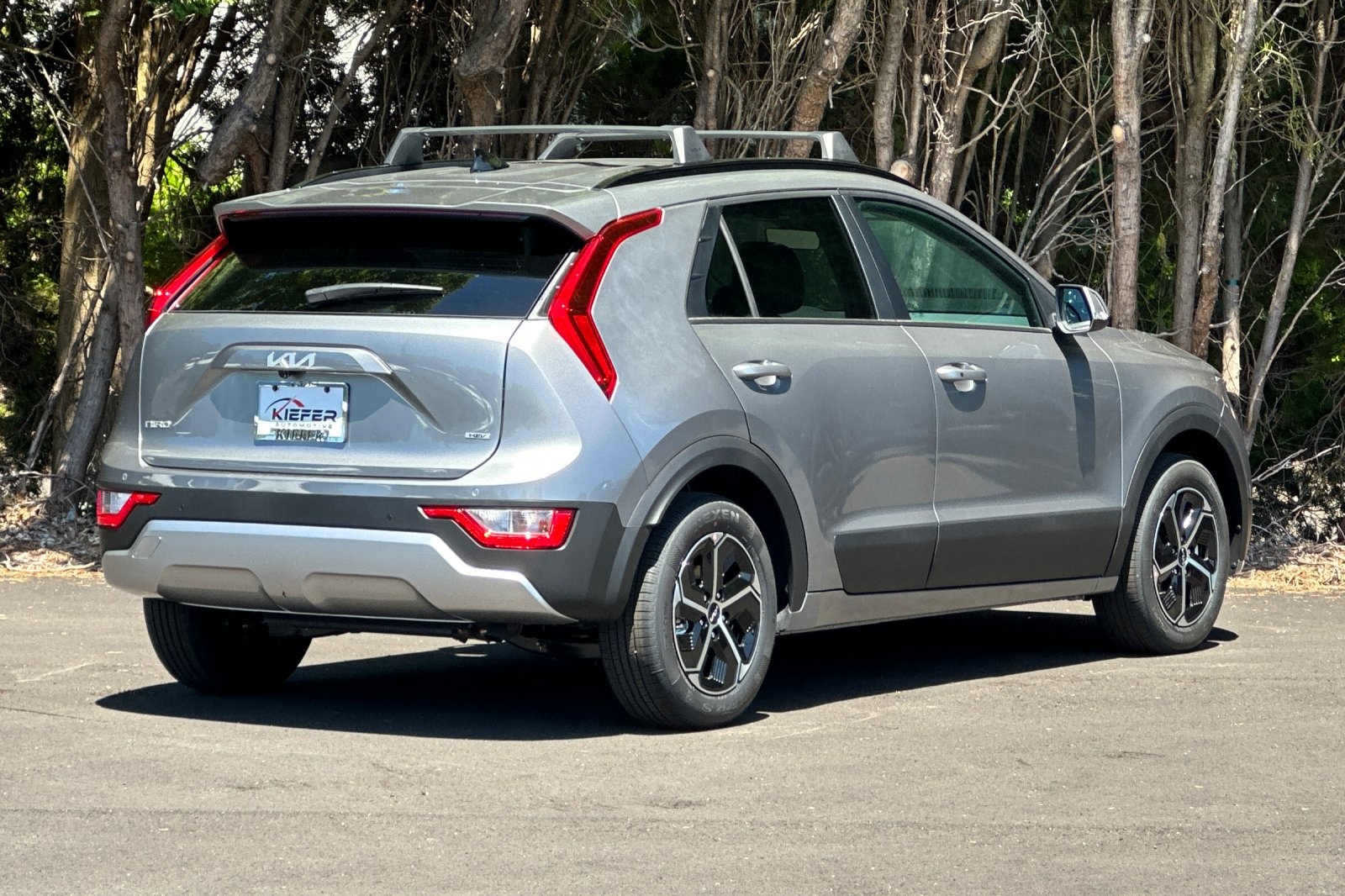 2025 Kia Niro EX Touring photo 2