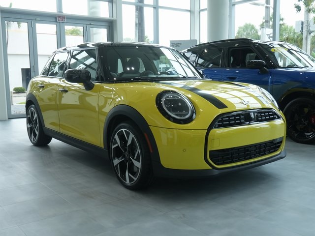 2025 Mini Cooper 4 Door Hardtop Oxford Edition photo 2