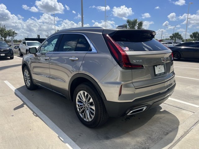2025 Cadillac XT4 Premium Luxury photo 3