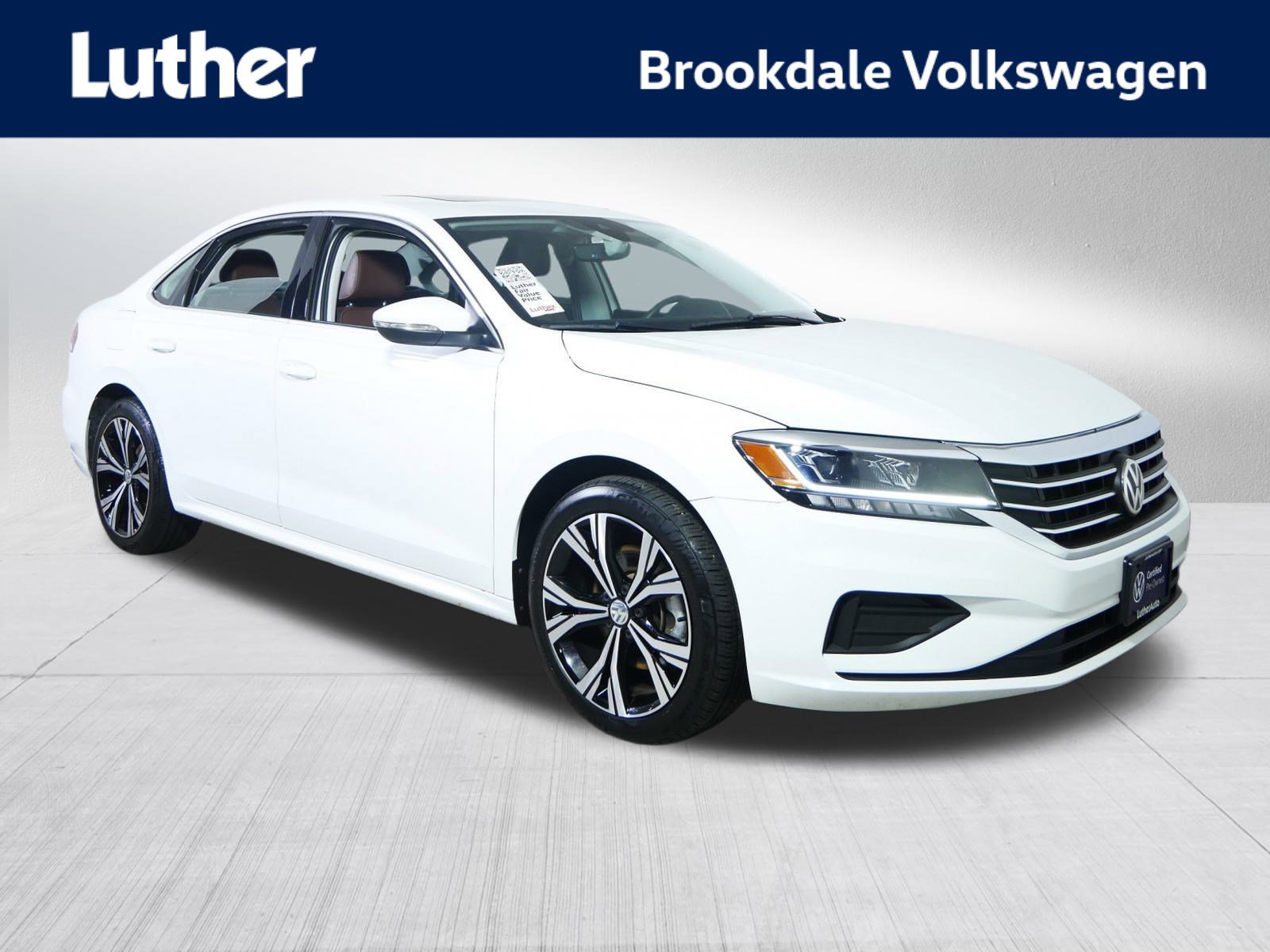 2022 Volkswagen Passat SE's photo