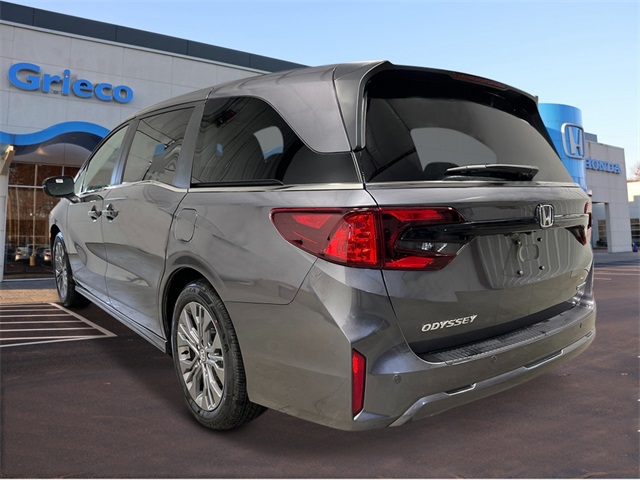 2026 Honda Odyssey Touring photo 3