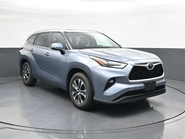 2023 Toyota Highlander XLE photo 2