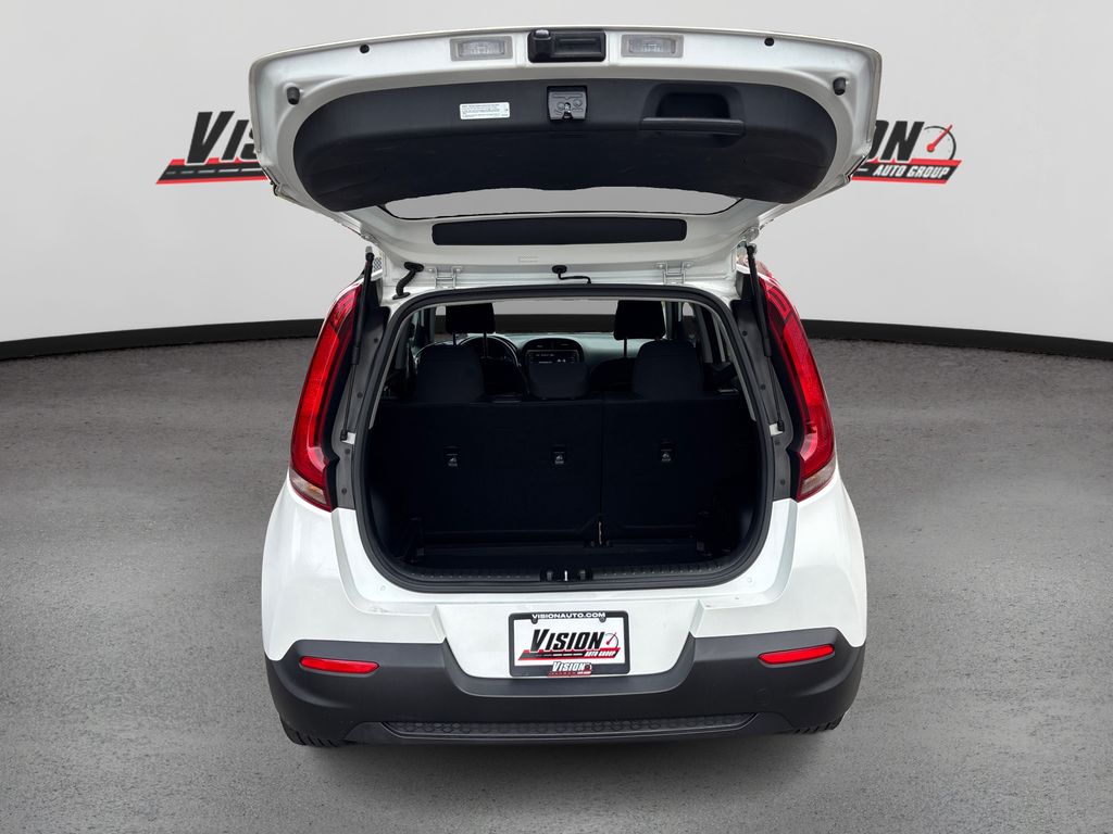 2022 Kia Soul LX photo 8