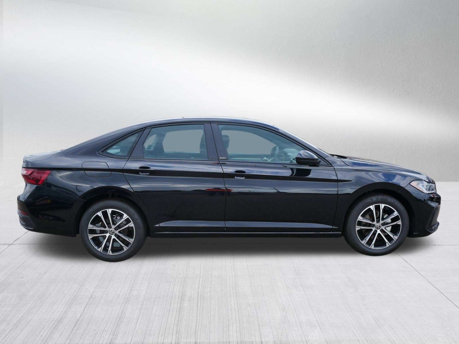 2025 Volkswagen Jetta Sport photo 2