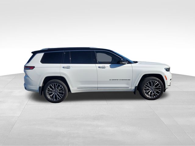 2022 Jeep Grand Cherokee L Summit photo 2