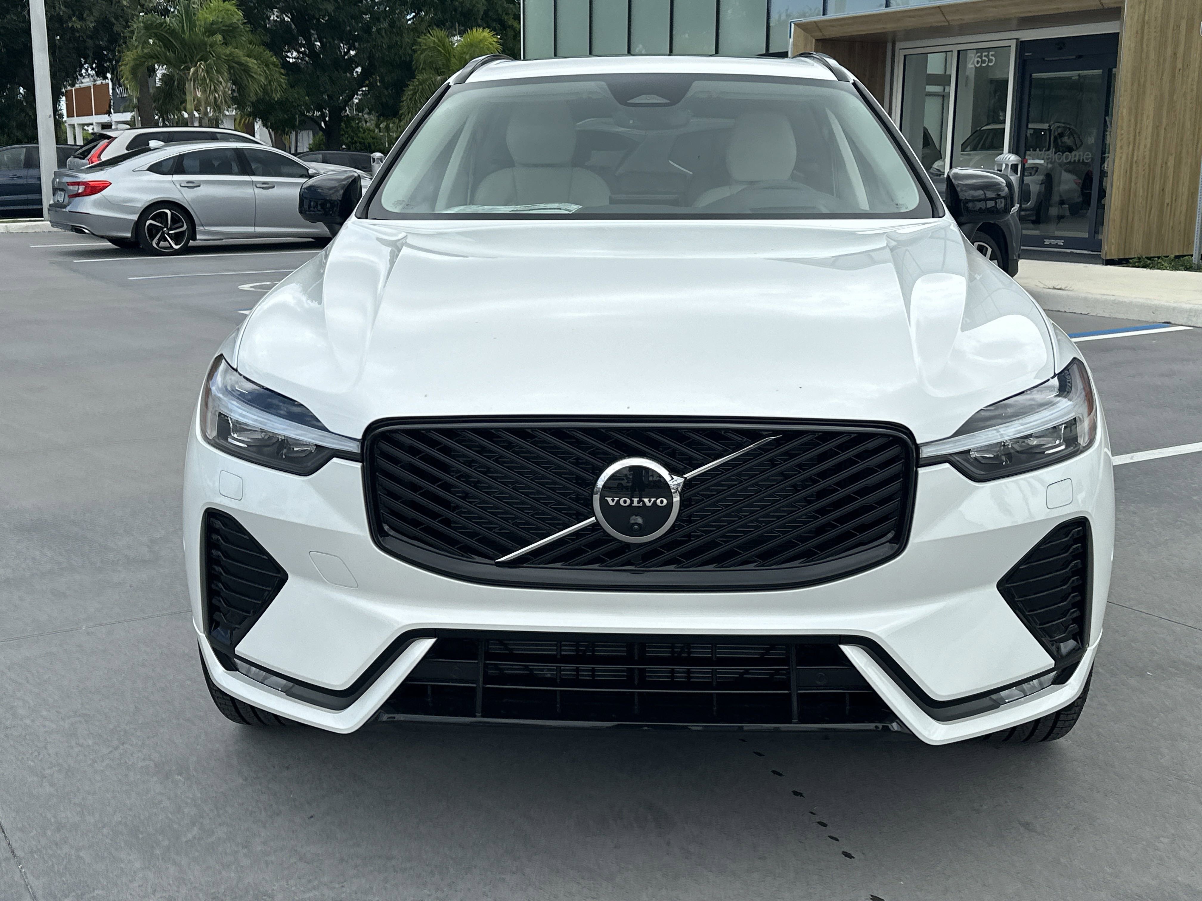 2026 Volvo XC60 B5 photo 3