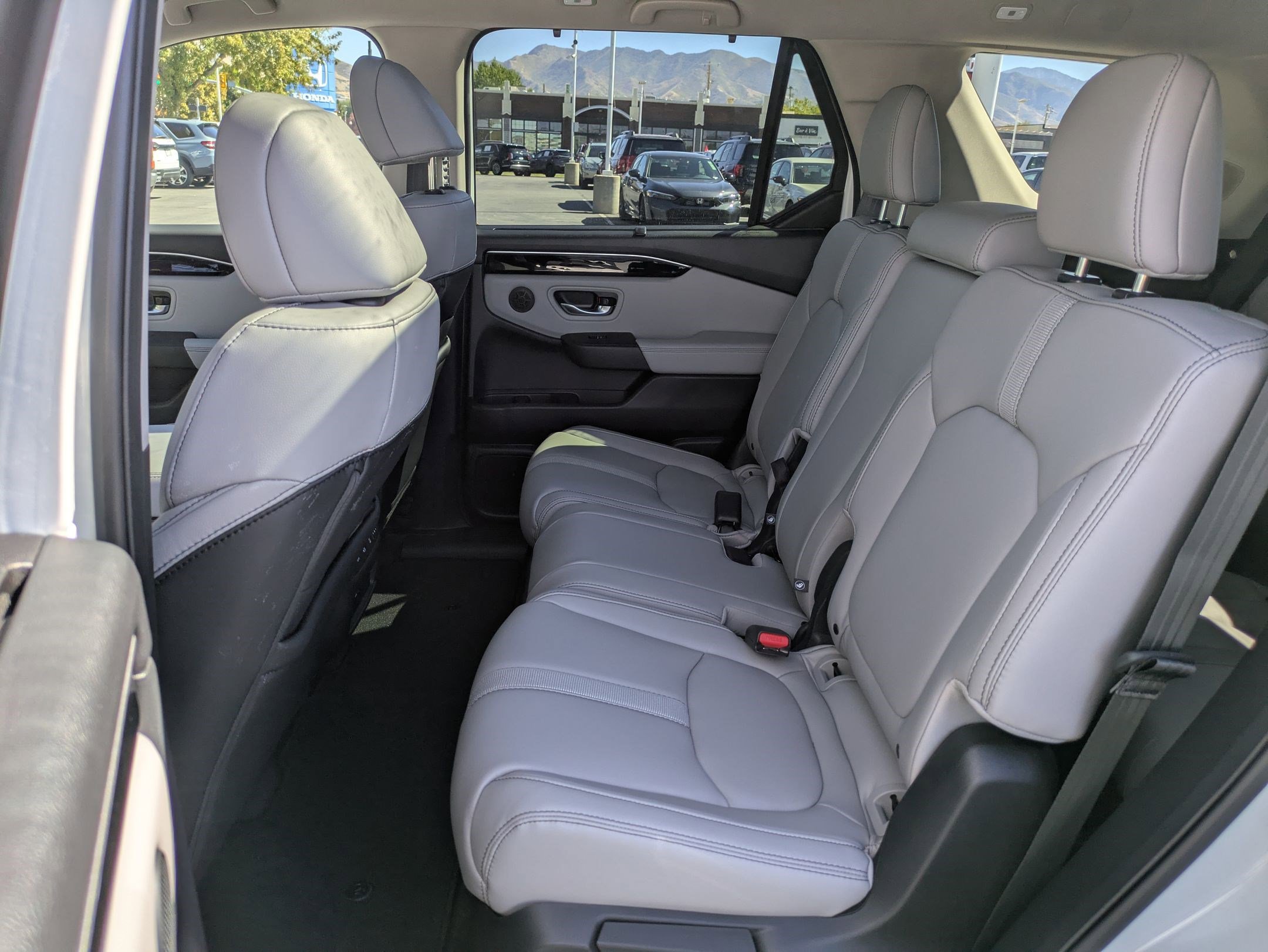 2025 Honda Pilot Touring photo 13