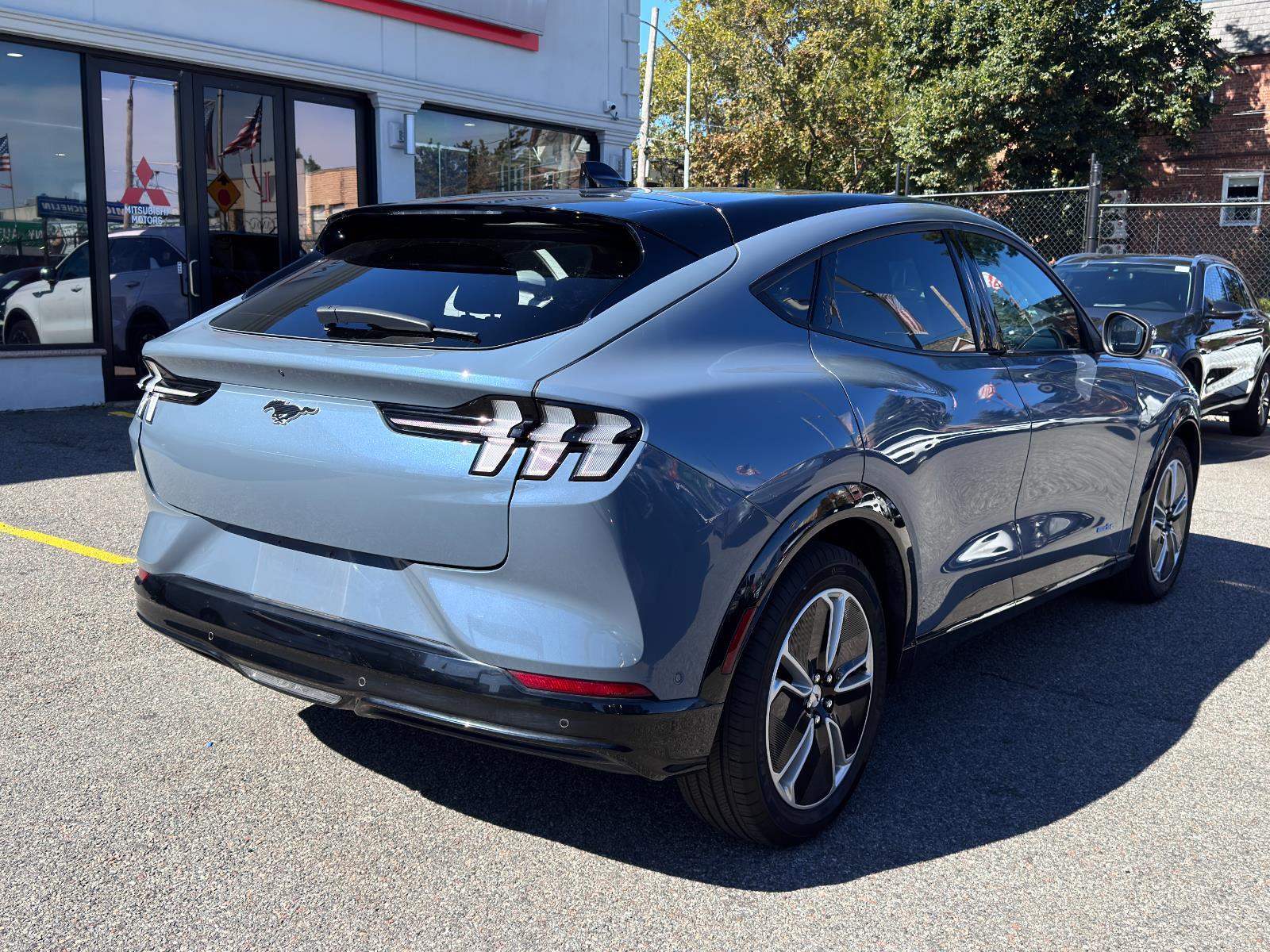 2023 Ford Mustang Mach-E Premium photo 3