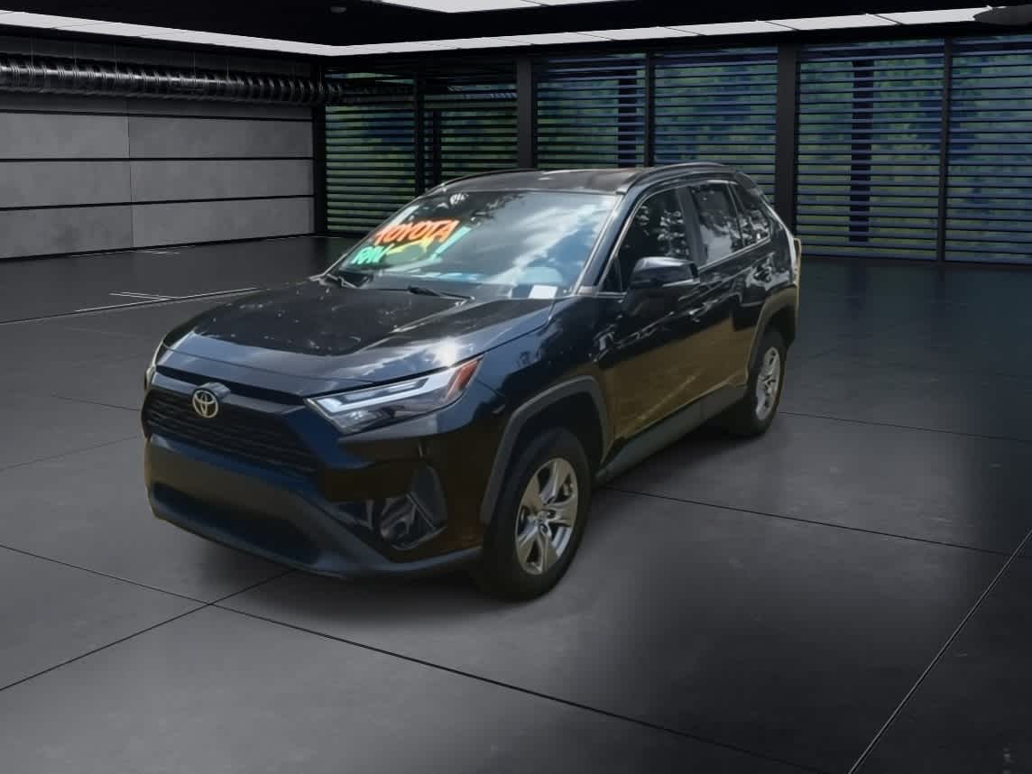 2022 Toyota RAV4 XLE photo 4