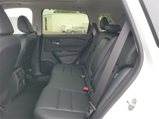 2026 Nissan Rogue SV photo 7