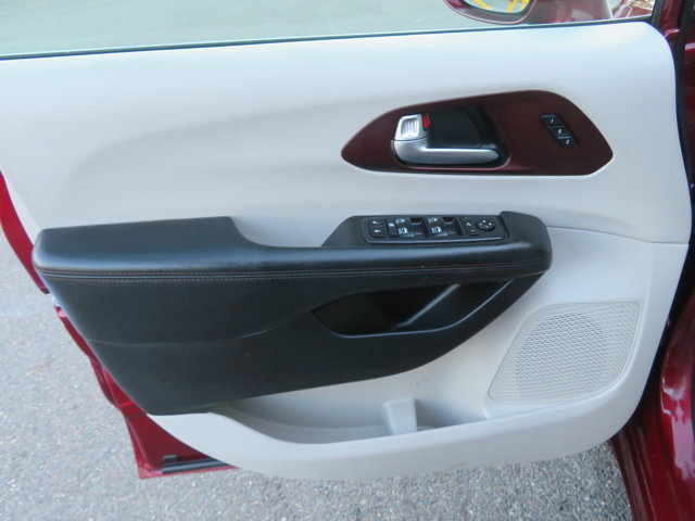 2020 Chrysler Pacifica Limited photo 16