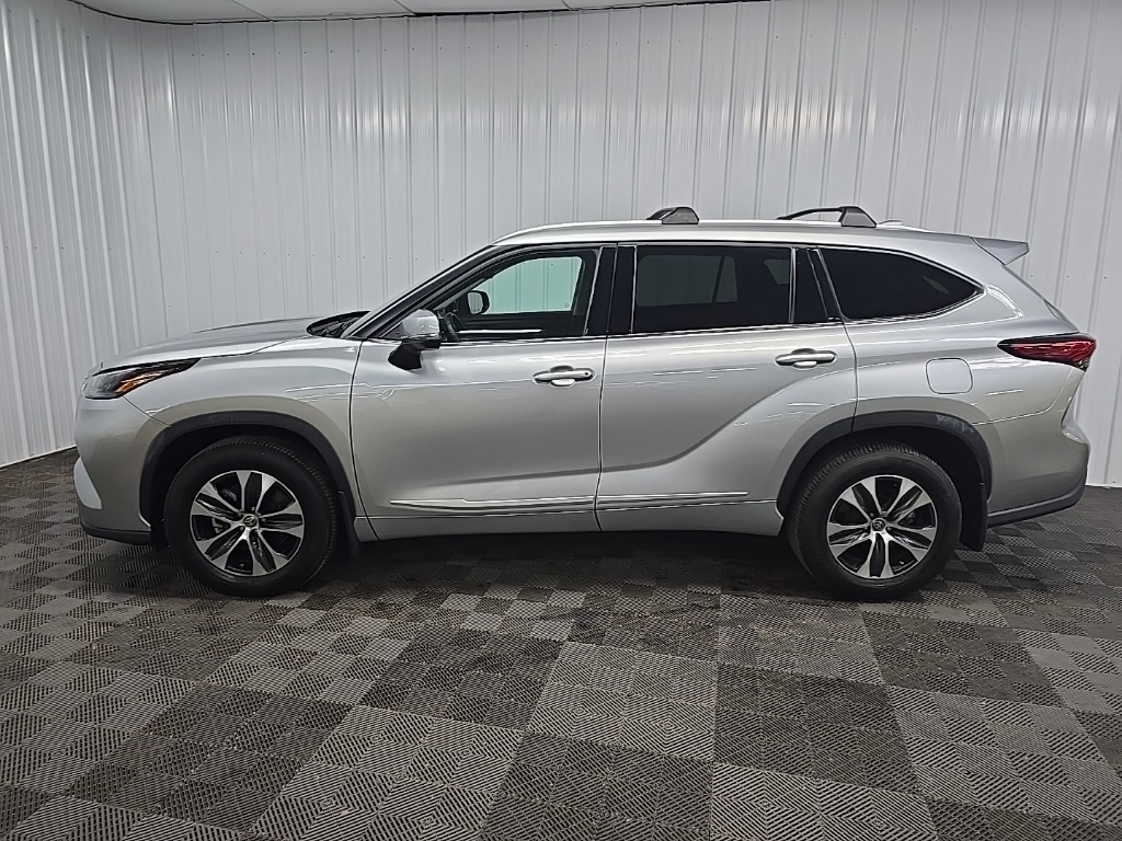 2022 Toyota Highlander XLE photo 5