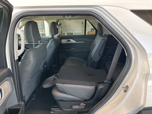 2025 Ford Explorer photo 37