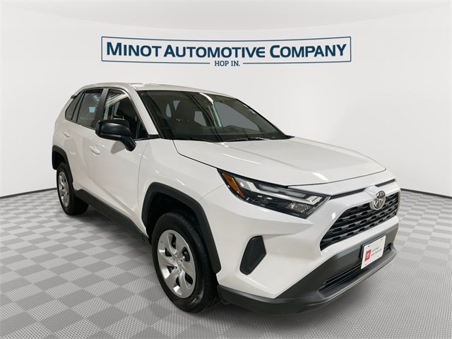 2025 Toyota RAV4 LE's photo