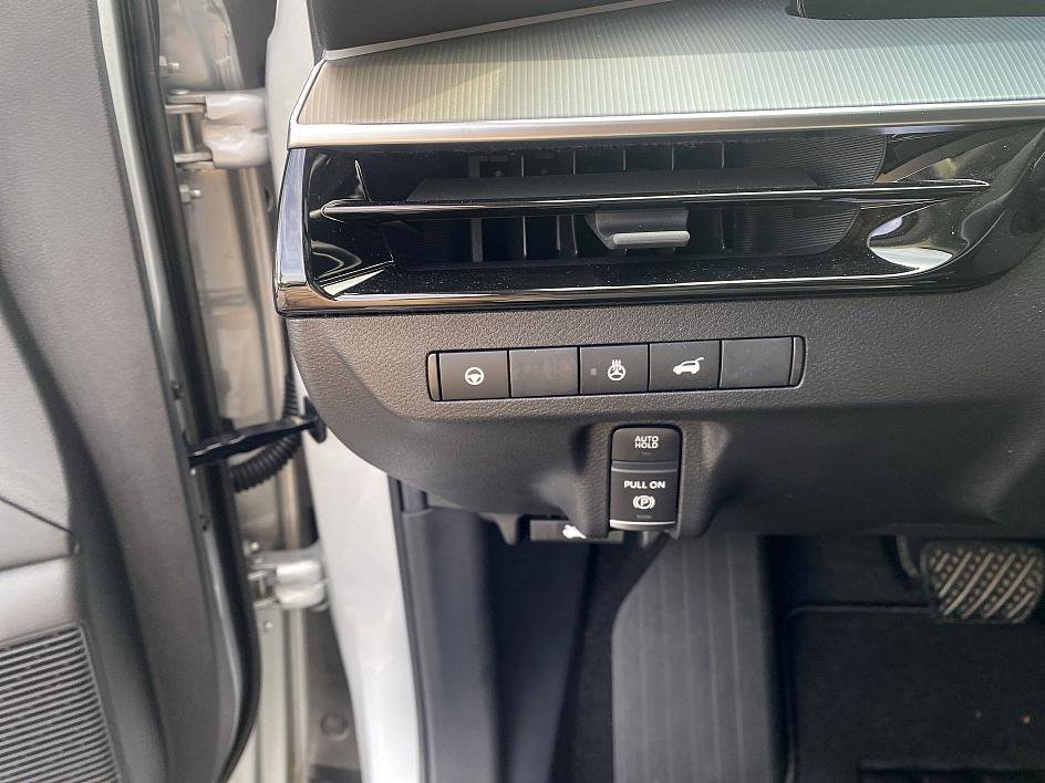 2025 Nissan Murano SL photo 9