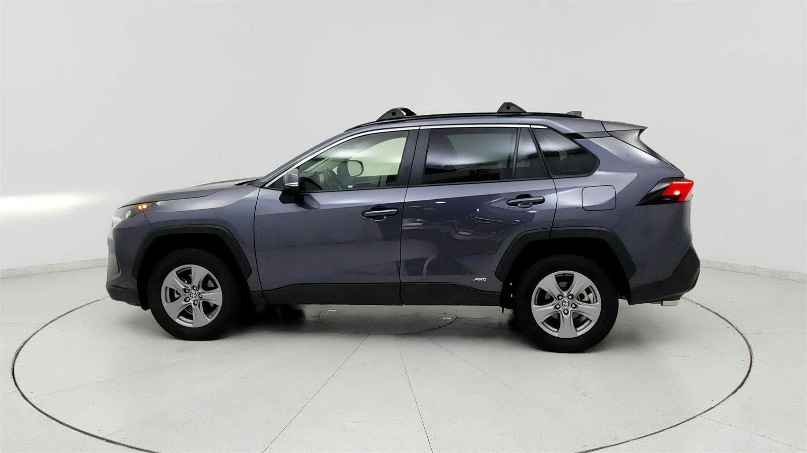 2022 Toyota RAV4 Hybrid LE photo 4