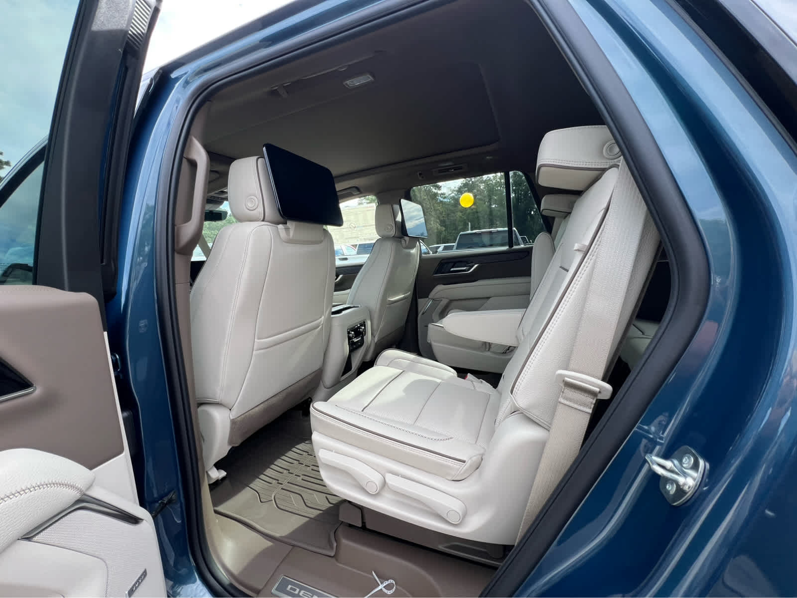 2025 Gmc Yukon Denali photo 5