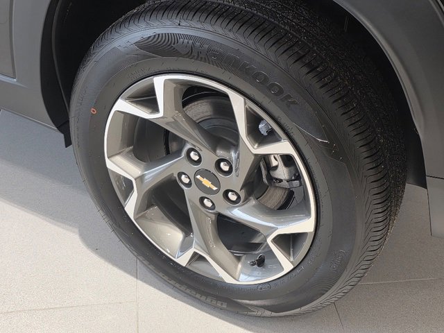 2026 Chevrolet Trax LT photo 4