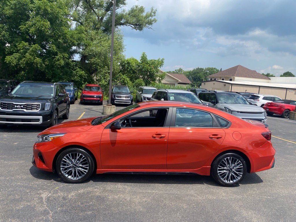 2022 Kia Forte GT-Line photo 4