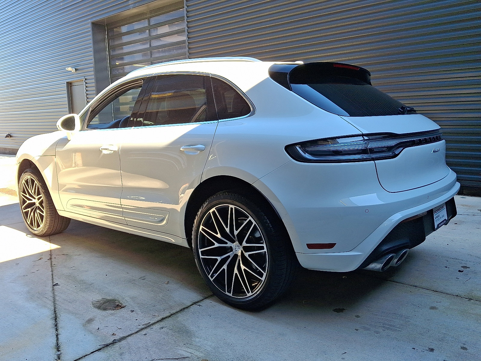 2025 Porsche Macan T photo 3