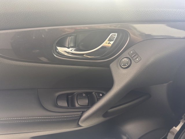 2020 Nissan Rogue SV photo 11