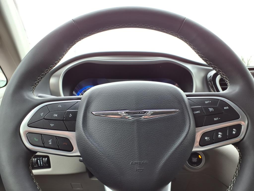 2023 Chrysler Pacifica Touring L photo 20