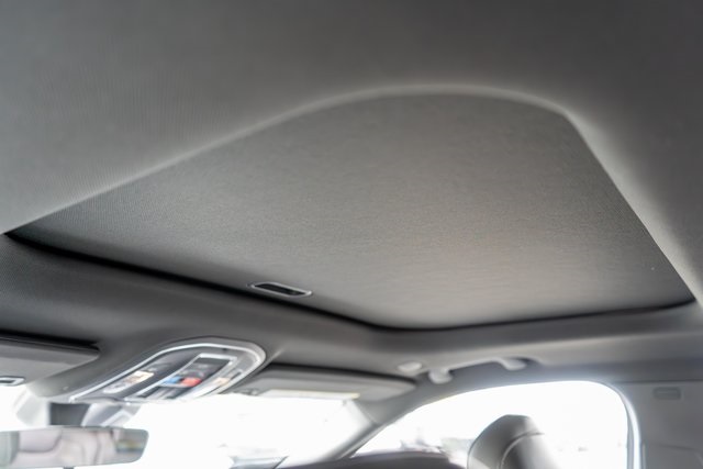 2025 Jeep Grand Cherokee Laredo Altitude photo 3