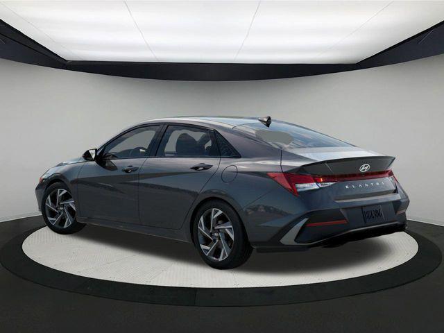 2025 Hyundai Elantra SEL Sport photo 5