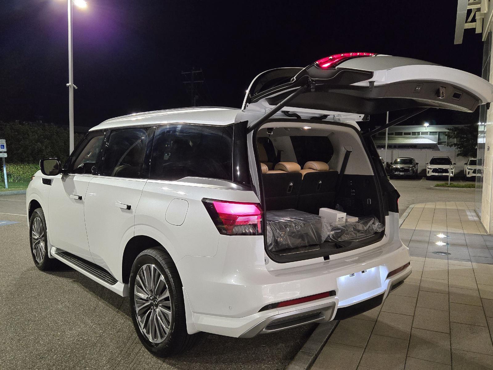 2026 Infiniti QX80 Luxe photo 18