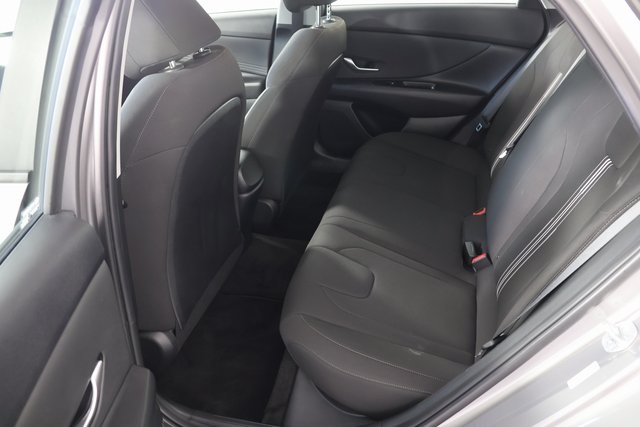 2023 Hyundai Elantra SEL photo 18