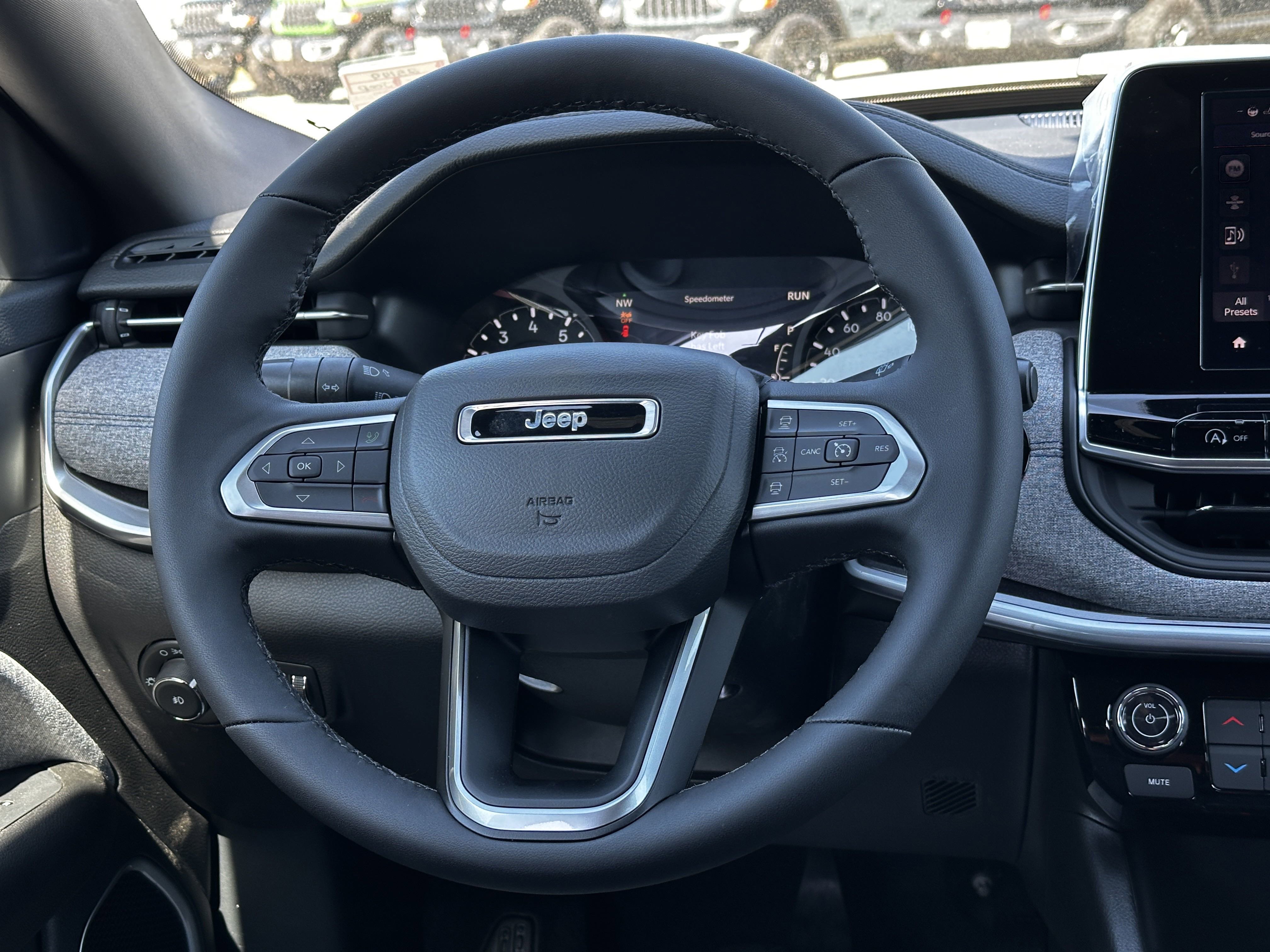 2025 Jeep Compass Latitude photo 2