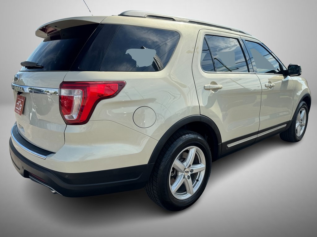 2018 Ford Explorer XLT photo 2