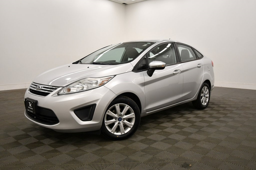 Used 2013 Ford Fiesta SE with VIN 3FADP4BJ5DM205526 for sale in Rochester, Minnesota