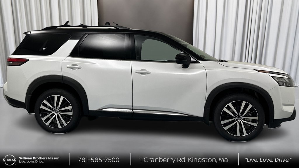 2025 Nissan Pathfinder Platinum photo 4