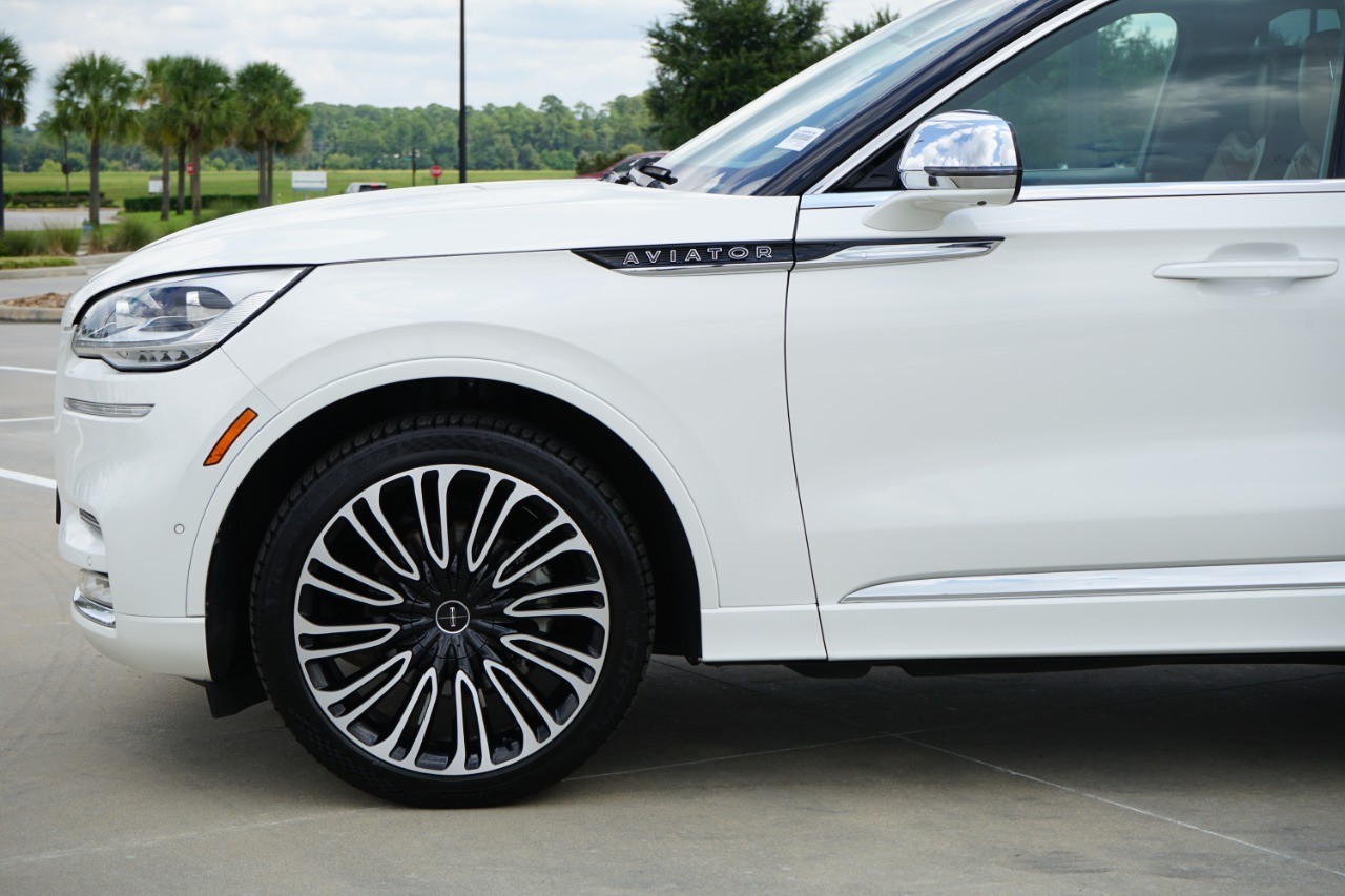 2022 Lincoln Aviator Black Label photo 9