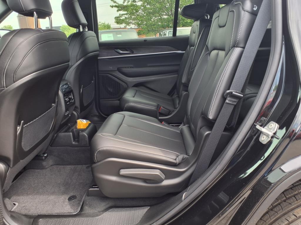 2025 Jeep Grand Cherokee Limited photo 16
