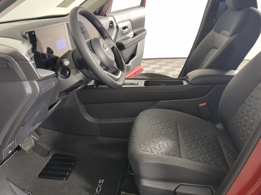 2025 Nissan Kicks SV photo 9