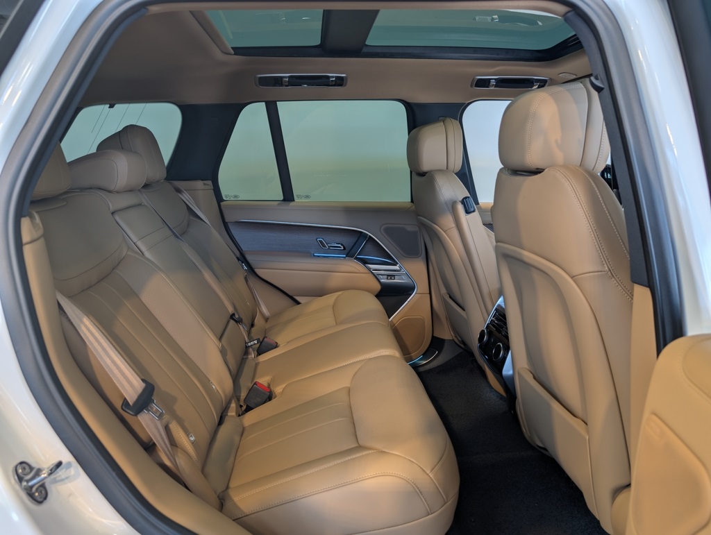 2025 Land Rover Range Rover SE photo 22