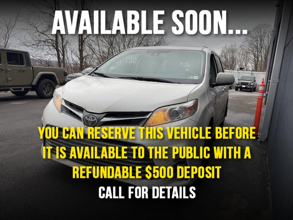 2019 Toyota Sienna XLE Premium's photo