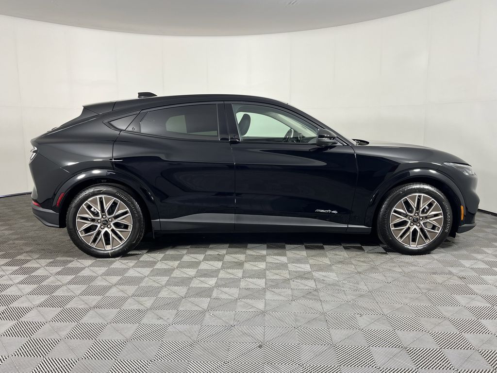 2025 Ford Mustang Mach-E Premium photo 4