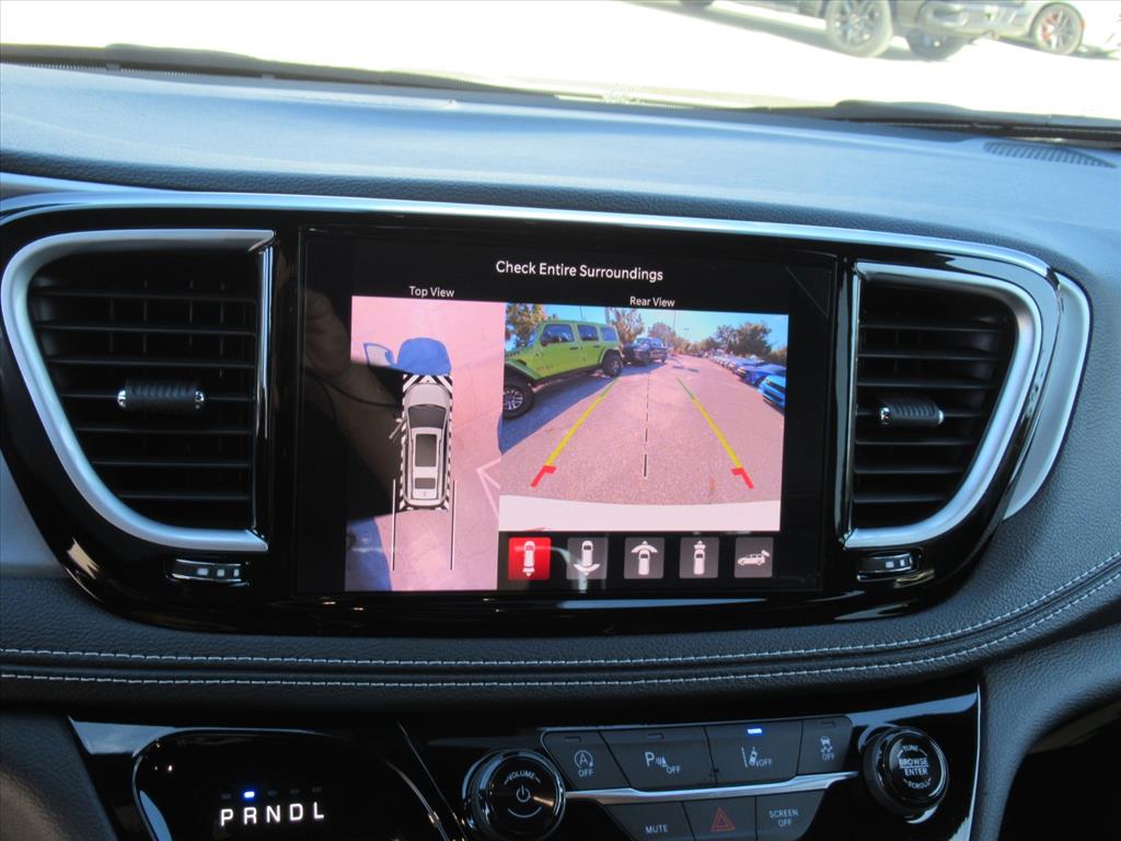 2026 Chrysler Pacifica Limited photo 23