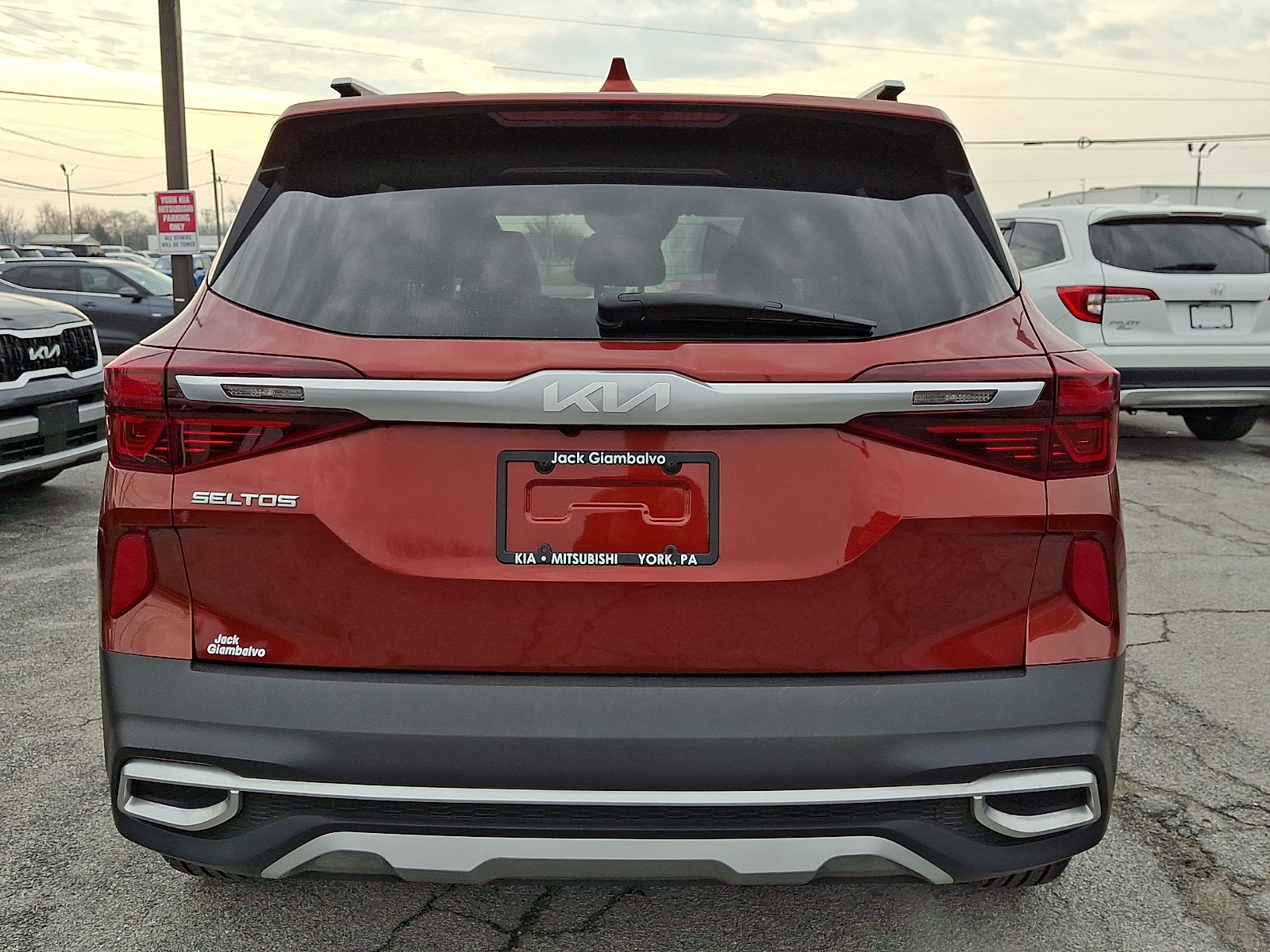 2023 Kia Seltos S photo 2