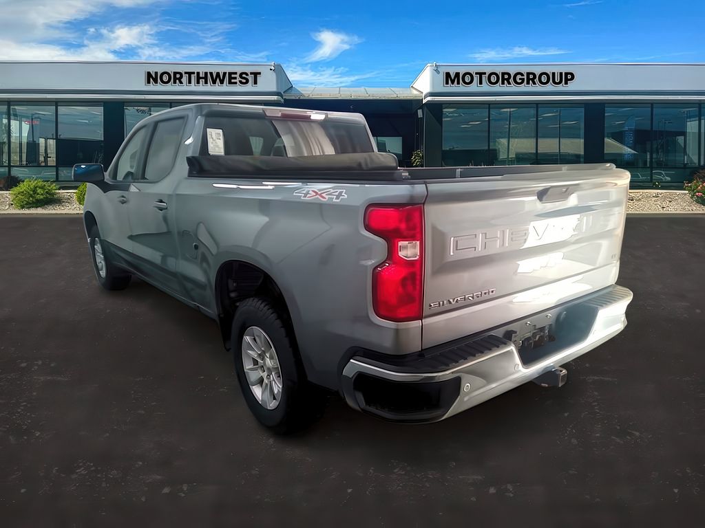 2021 Chevrolet Silverado 1500 LT photo 2