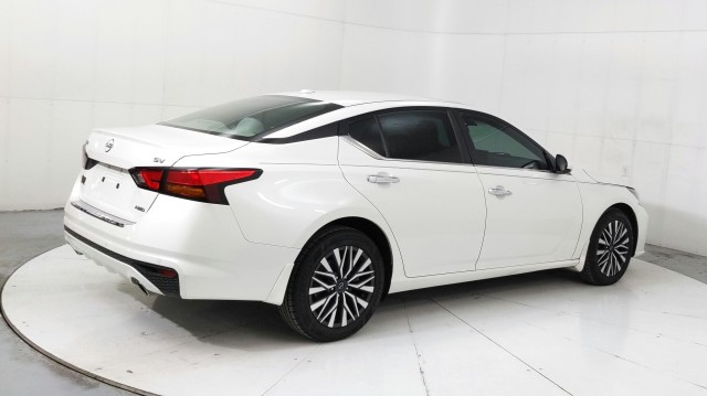 Used 2023 Pearl White Tricoat Nissan 2.5 SV image 5